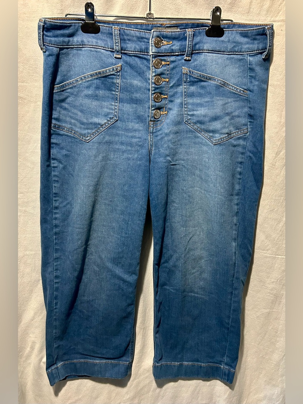 Torrid Button-Fly Capri Jeans Women’s 14 Crop Stretch Summer Denim High Waist